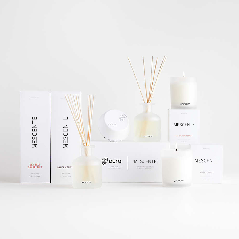 Set cadou cu difuzor de trestie de aromă cu etichetă privată de lux M&Scent, de culoare violet