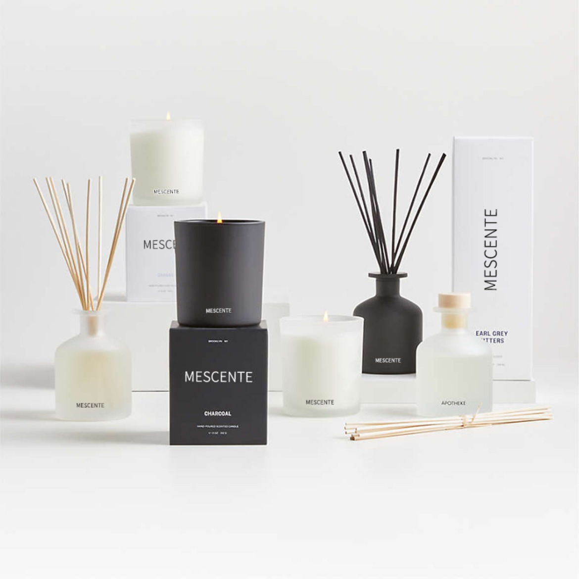 Set cadou cu difuzor de trestie de aromă cu etichetă privată de lux M&Scent, de culoare violet