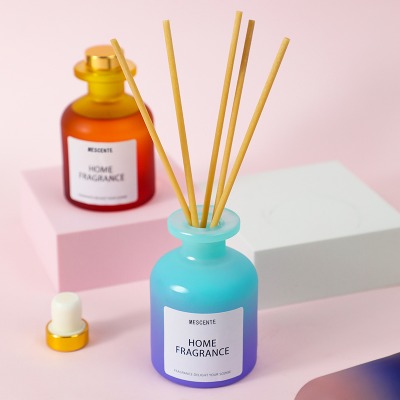 Sticlă unică de sticlă cu ridicată, cu parfum, flori, difuzor de stuf, umplere de ulei cu cuții de ambalare, set de cadou