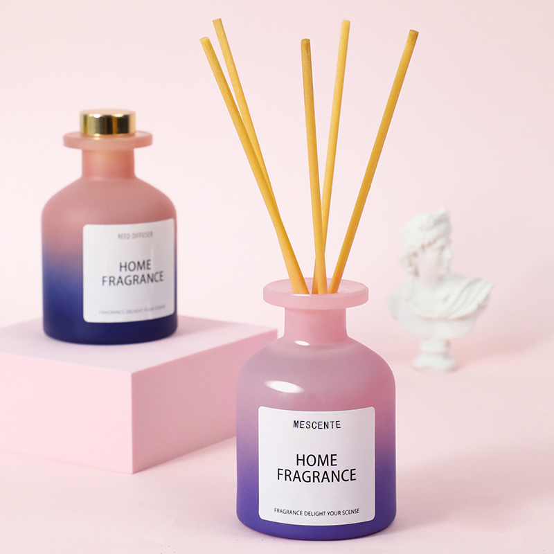 Sticlă unică de sticlă cu ridicată, cu parfum, flori, difuzor de stuf, umplere de ulei cu cuții de ambalare, set de cadou