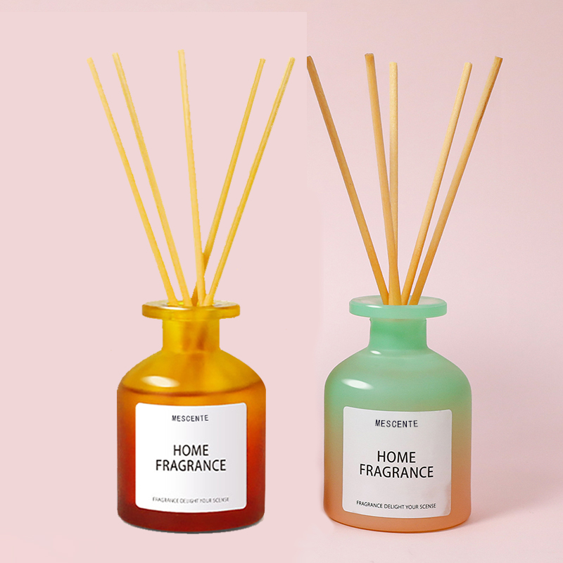 Sticlă unică de sticlă cu ridicată, cu parfum, flori, difuzor de stuf, umplere de ulei cu cuții de ambalare, set de cadou