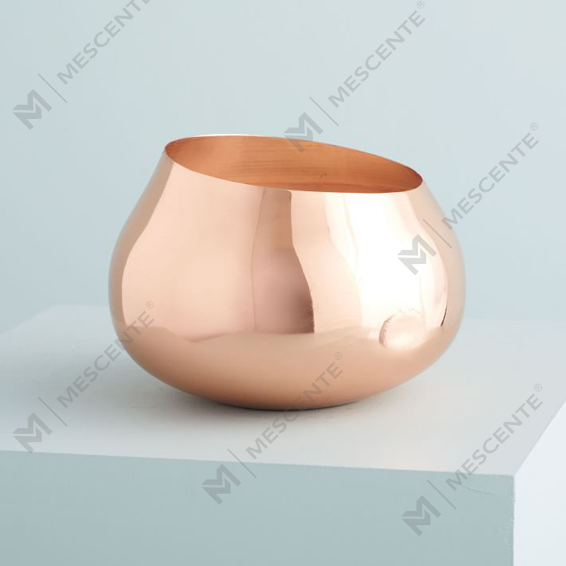 Lumânări parfumate rotunde din metal în unghi cu etichetă privată de lux