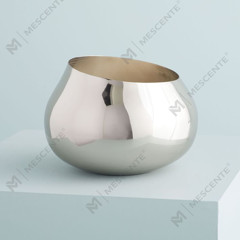 Lumânări parfumate rotunde din metal în unghi cu etichetă privată de lux