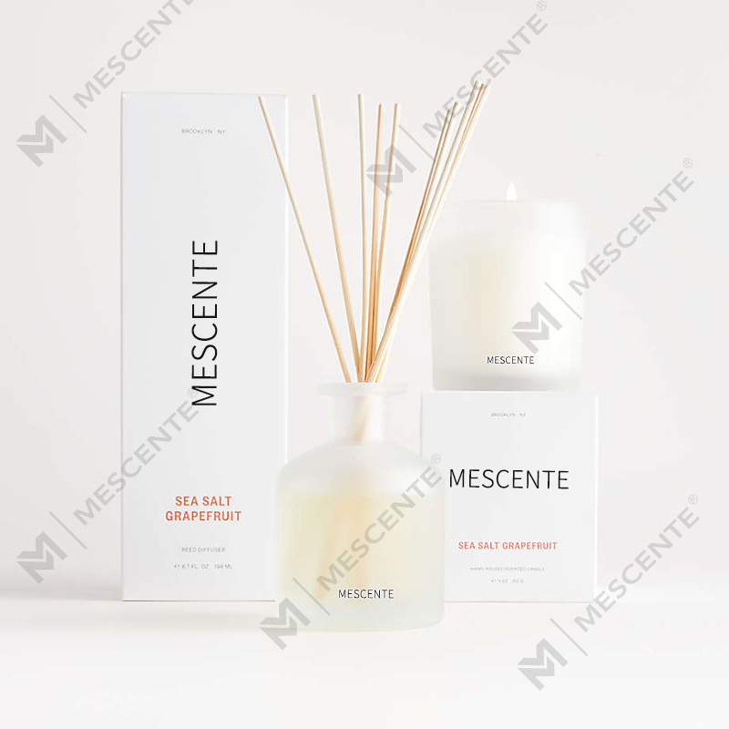 Set cadou cu difuzor de trestie de aromă cu etichetă privată de lux M&Scent, de culoare violet