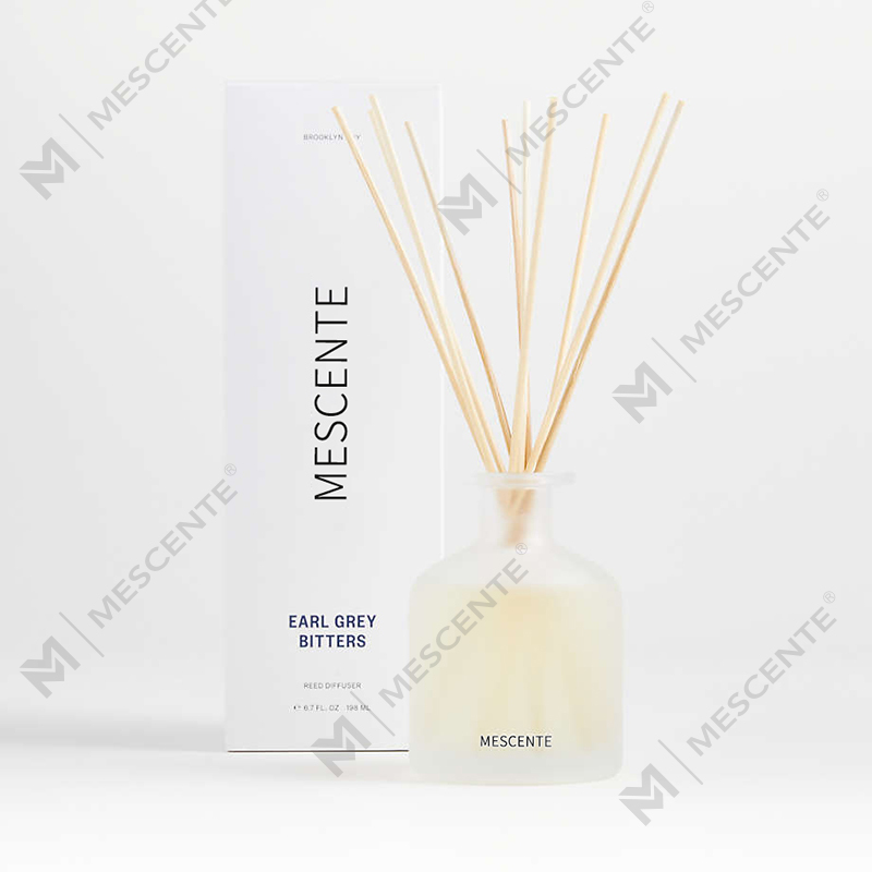 Set cadou cu difuzor de trestie de aromă cu etichetă privată de lux M&Scent, de culoare violet