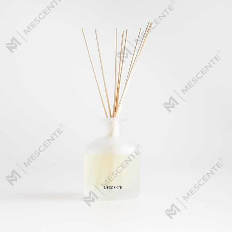 Set cadou cu difuzor de trestie de aromă cu etichetă privată de lux M&Scent, de culoare violet